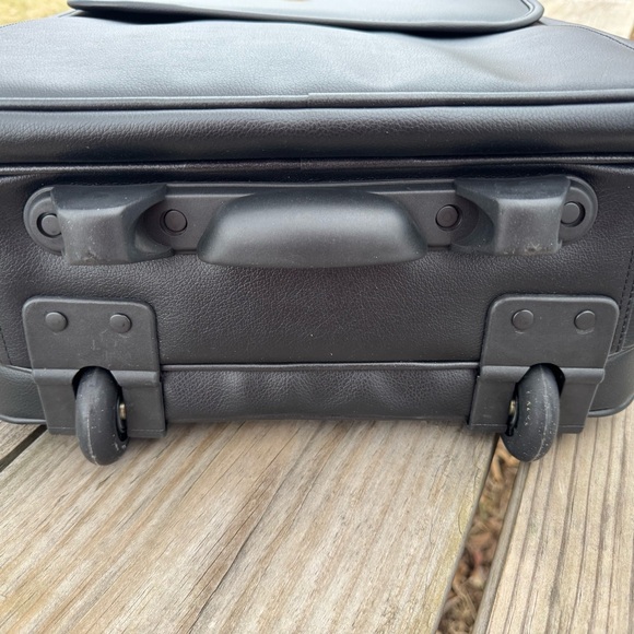 Fellowes Black Leather Wheeled Carry-on Travel Bag
22" handle #Pilots #Business - Picture 15 of 15